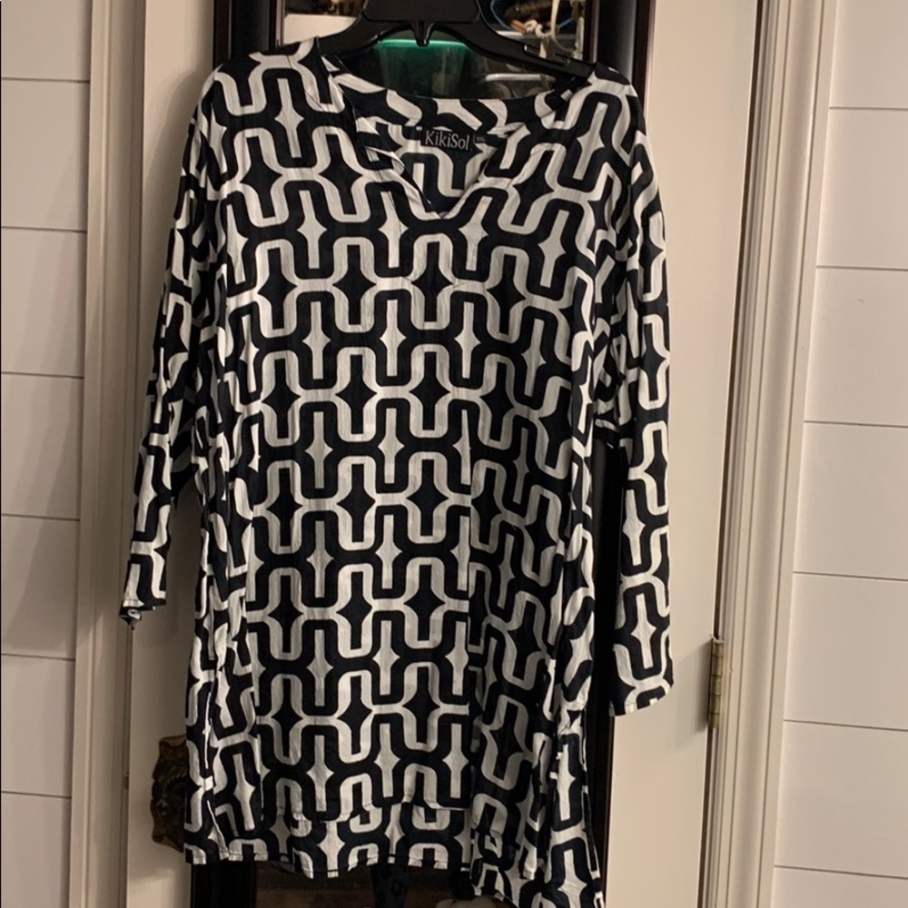 Beautiful ladies tunic or bathing suit coverup.